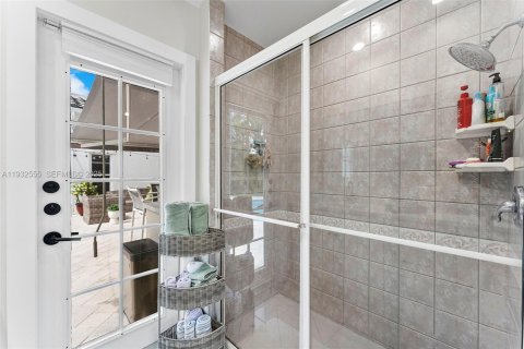 Купить виллу или дом в Плантация, Флорида 5 спален, 260.78м2, № 1991056 - фото 23