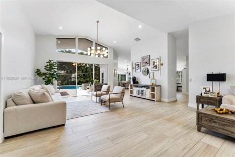 Купить виллу или дом в Плантация, Флорида 5 спален, 260.78м2, № 1991056 - фото 2