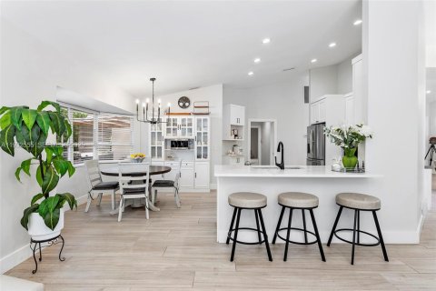 Купить виллу или дом в Плантация, Флорида 5 спален, 260.78м2, № 1991056 - фото 3