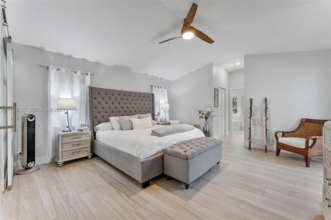 Купить виллу или дом в Плантация, Флорида 5 спален, 260.78м2, № 1991056 - фото 7