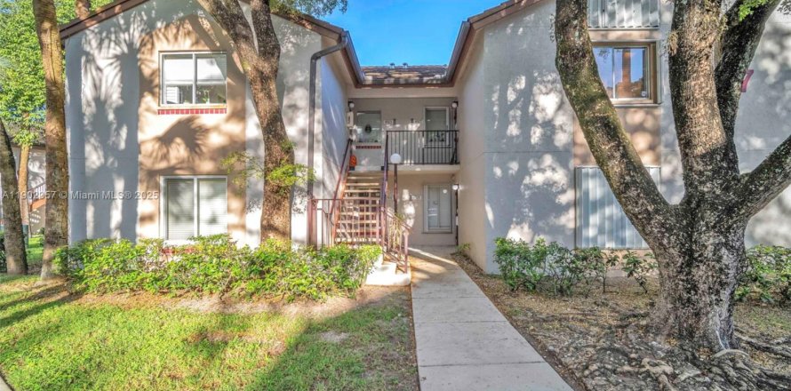 Condominio en Miami, Florida, 2 dormitorios  № 1953903