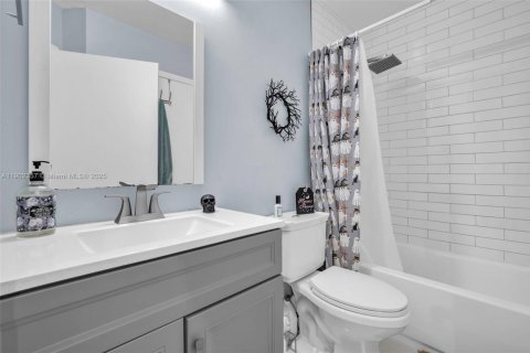 Condominio en venta en Miami, Florida, 2 dormitorios, 113.71 m2 № 1953903 - foto 12