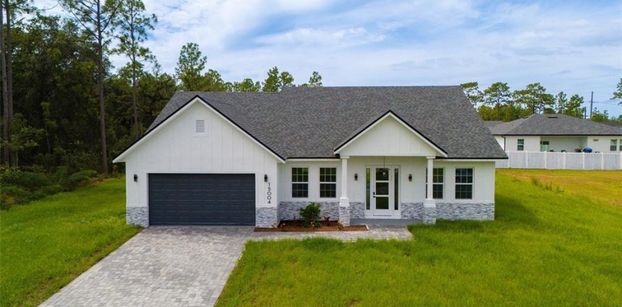 House in Ocala, Florida 4 bedrooms, 189.52 sq.m. № 1900038