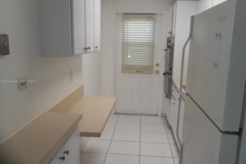 Condo in Miami Gardens, Florida, 1 bedroom  № 1867808 - photo 5