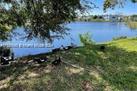 Condo in Miami Gardens, Florida, 1 bedroom  № 1867808 - photo 2