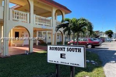 Condo in Miami Gardens, Florida, 1 bedroom  № 1867808 - photo 1
