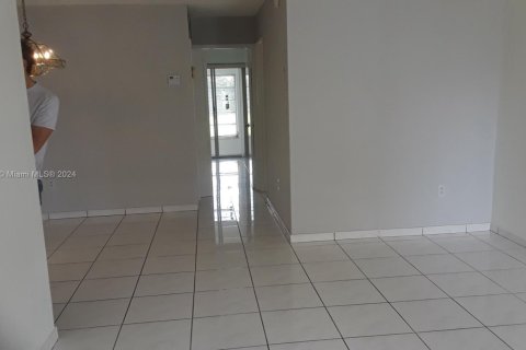 Condo in Miami Gardens, Florida, 1 bedroom  № 1867808 - photo 7