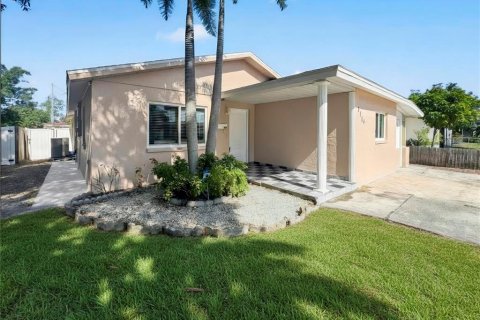 House in Pinellas Park, Florida 4 bedrooms, 185.62 sq.m. № 2098284