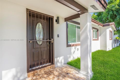 Casa en alquiler en Miami, Florida, 5 dormitorios, 158.31 m2 № 2027292 - foto 3
