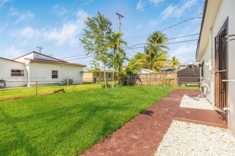 Casa en alquiler en Miami, Florida, 5 dormitorios, 158.31 m2 № 2027292 - foto 30