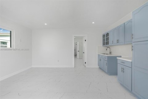 Casa en alquiler en Miami, Florida, 5 dormitorios, 158.31 m2 № 2027292 - foto 20