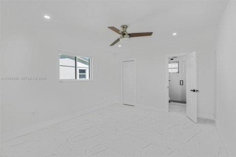 Casa en alquiler en Miami, Florida, 5 dormitorios, 158.31 m2 № 2027292 - foto 23