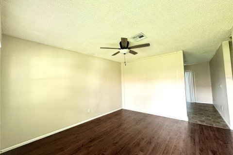 Apartment in Pinellas Park, Florida 2 bedrooms, 58.06 sq.m. № 1902228 - photo 7