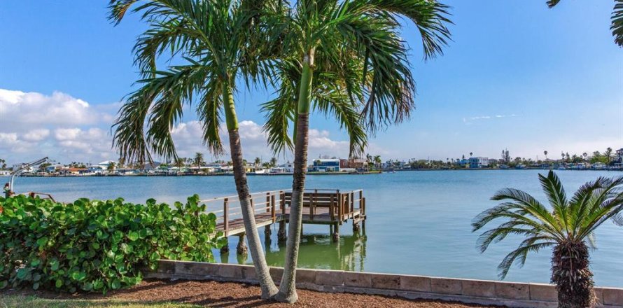 Terreno en Redington Beach, Florida № 1552817