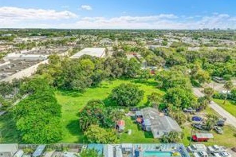 Commercial property in West Palm Beach, Florida № 2082060 - photo 6