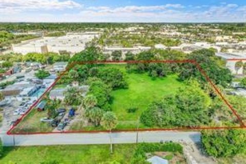 Commercial property in West Palm Beach, Florida № 2082060