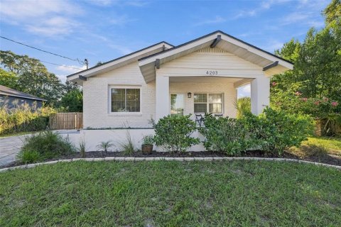 Villa ou maison à Tampa, Floride 3 chambres, 145.67 m2 № 2429116