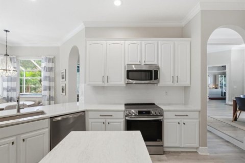 House in Lutz, Florida 4 bedrooms, 306.21 sq.m. № 2128377 - photo 17