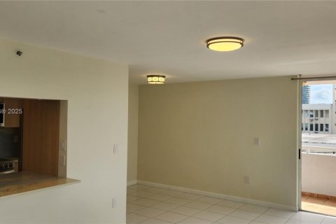 Condo in Miami Beach, Florida, 2 bedrooms  № 1952830 - photo 19