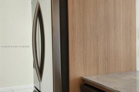 Condo in Miami Beach, Florida, 2 bedrooms  № 1952830 - photo 25