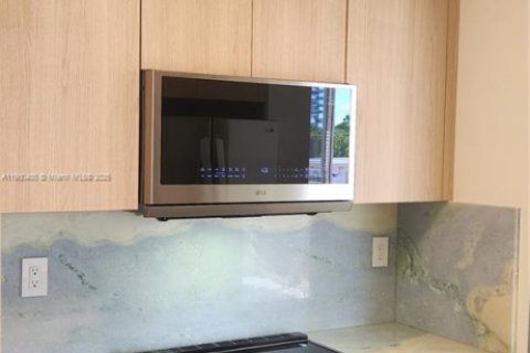 Condo in Miami Beach, Florida, 2 bedrooms  № 1952830 - photo 22