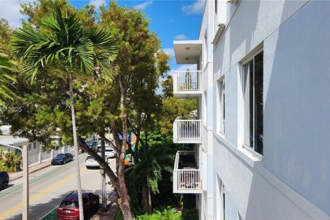 Condo in Miami Beach, Florida, 2 bedrooms  № 1952830 - photo 6