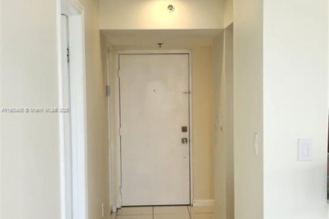 Condo in Miami Beach, Florida, 2 bedrooms  № 1952830 - photo 13