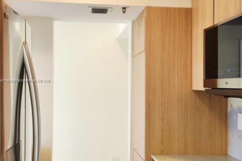 Condo in Miami Beach, Florida, 2 bedrooms  № 1952830 - photo 24