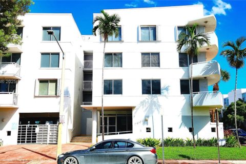 Condo in Miami Beach, Florida, 2 bedrooms  № 1952830 - photo 2