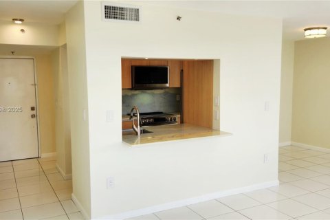 Condo in Miami Beach, Florida, 2 bedrooms  № 1952830 - photo 14