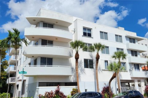 Condo in Miami Beach, Florida, 2 bedrooms  № 1952830 - photo 4