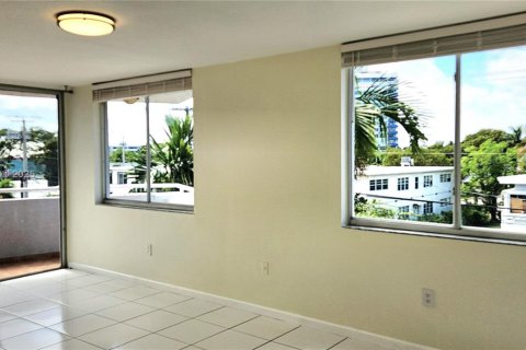 Condo in Miami Beach, Florida, 2 bedrooms  № 1952830 - photo 9