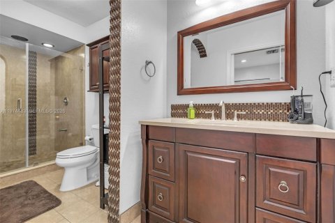 Casa en venta en Hialeah, Florida, 4 dormitorios, 174.47 m2 № 2042687 - foto 13