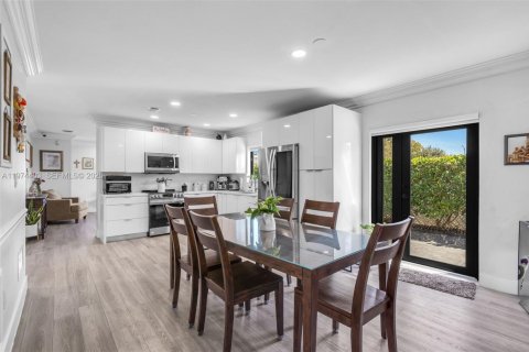 Casa en venta en Hialeah, Florida, 4 dormitorios, 174.47 m2 № 2042687 - foto 7