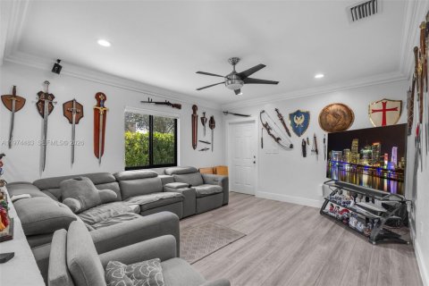 Casa en venta en Hialeah, Florida, 4 dormitorios, 174.47 m2 № 2042687 - foto 8