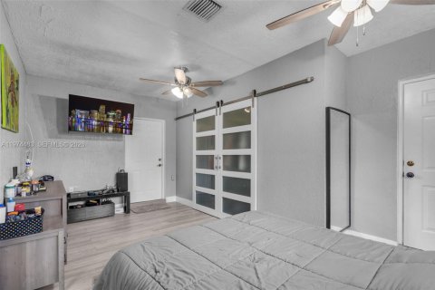 Casa en venta en Hialeah, Florida, 4 dormitorios, 174.47 m2 № 2042687 - foto 20