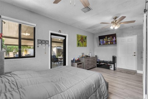 Casa en venta en Hialeah, Florida, 4 dormitorios, 174.47 m2 № 2042687 - foto 19