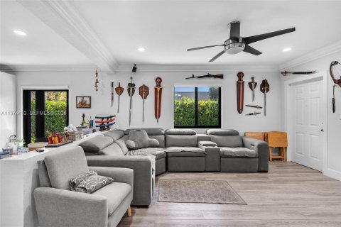 Casa en venta en Hialeah, Florida, 4 dormitorios, 174.47 m2 № 2042687 - foto 10