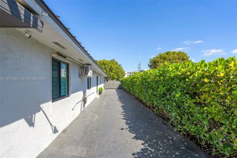 Casa en venta en Hialeah, Florida, 4 dormitorios, 174.47 m2 № 2042687 - foto 22