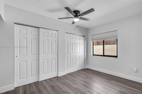 Casa en venta en Hialeah, Florida, 4 dormitorios, 174.47 m2 № 2042687 - foto 18