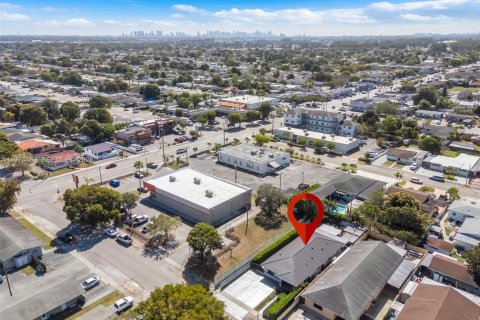 Casa en venta en Hialeah, Florida, 4 dormitorios, 174.47 m2 № 2042687 - foto 27