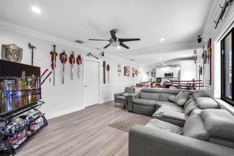 Casa en venta en Hialeah, Florida, 4 dormitorios, 174.47 m2 № 2042687 - foto 9