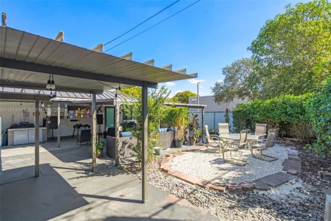 Casa en venta en Hialeah, Florida, 4 dormitorios, 174.47 m2 № 2042687 - foto 25