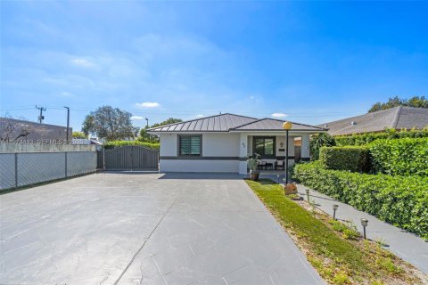 Casa en Hialeah, Florida 4 dormitorios, 174.47 m2 № 2042687
