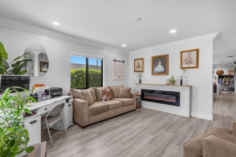 Casa en venta en Hialeah, Florida, 4 dormitorios, 174.47 m2 № 2042687 - foto 3