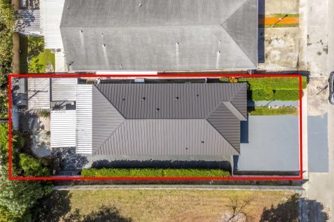 Casa en venta en Hialeah, Florida, 4 dormitorios, 174.47 m2 № 2042687 - foto 30