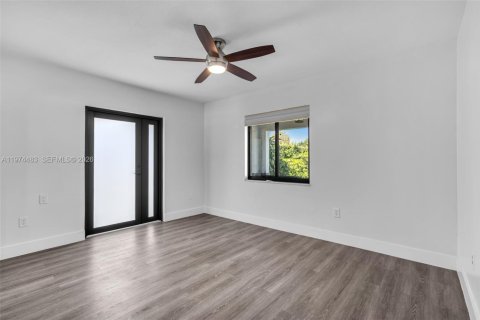 Casa en venta en Hialeah, Florida, 4 dormitorios, 174.47 m2 № 2042687 - foto 15