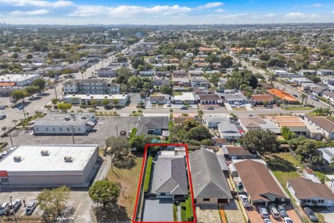 Casa en venta en Hialeah, Florida, 4 dormitorios, 174.47 m2 № 2042687 - foto 26