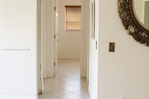 Villa ou maison à vendre à Hialeah, Floride: 2 chambres, 225.1 m2 № 1788500 - photo 9
