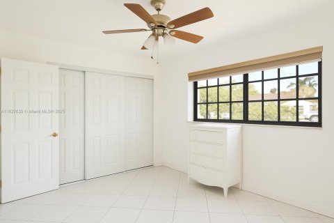 Villa ou maison à vendre à Hialeah, Floride: 2 chambres, 225.1 m2 № 1788500 - photo 11
